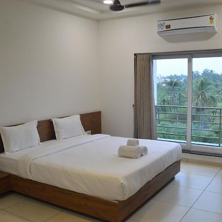 Hotel Revive Veraval ภายนอก รูปภาพ