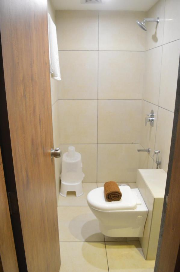 Hotel Revive Veraval ภายนอก รูปภาพ
