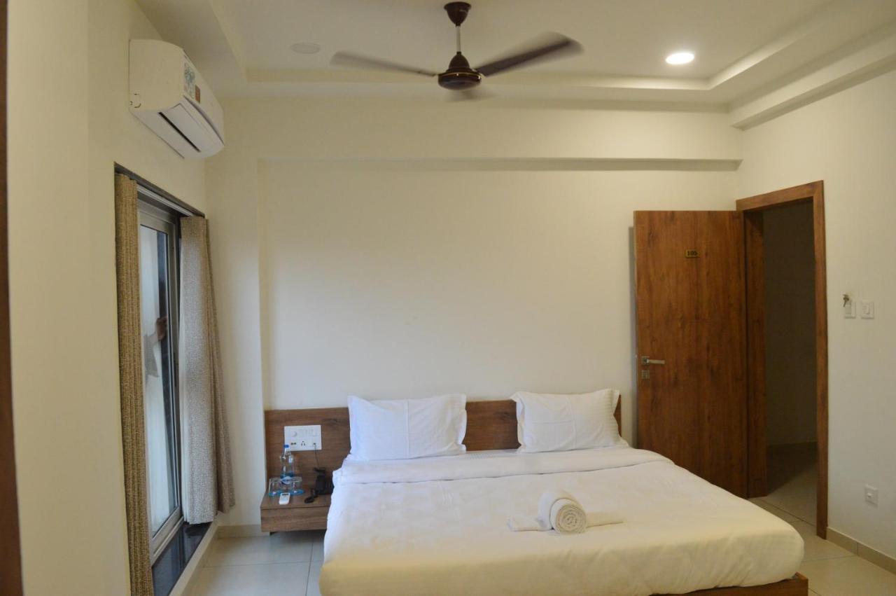 Hotel Revive Veraval ภายนอก รูปภาพ
