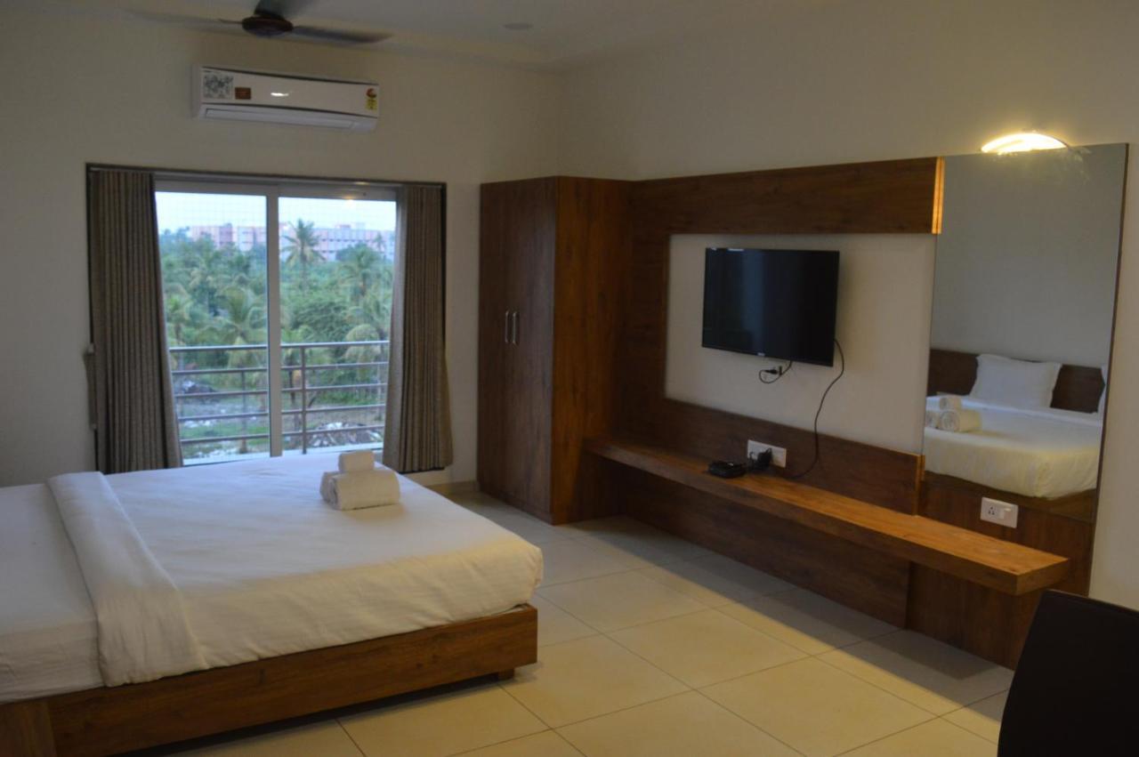 Hotel Revive Veraval ภายนอก รูปภาพ