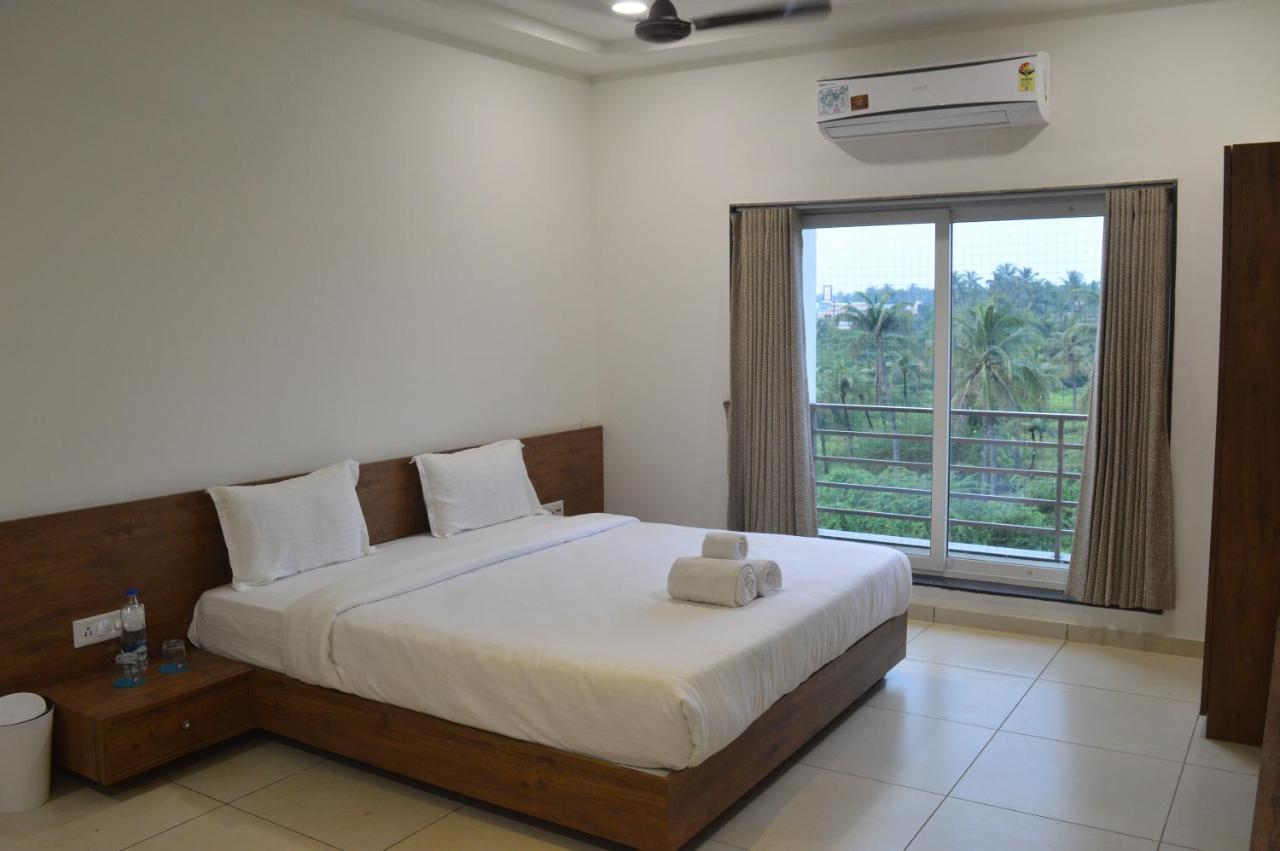 Hotel Revive Veraval ภายนอก รูปภาพ